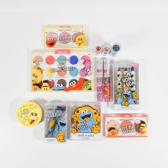 wet n wild Other - 12 Pc Wet n Wild Sesame Street Bulk Eyeshadow Setting Powder Lip Gloss Curler